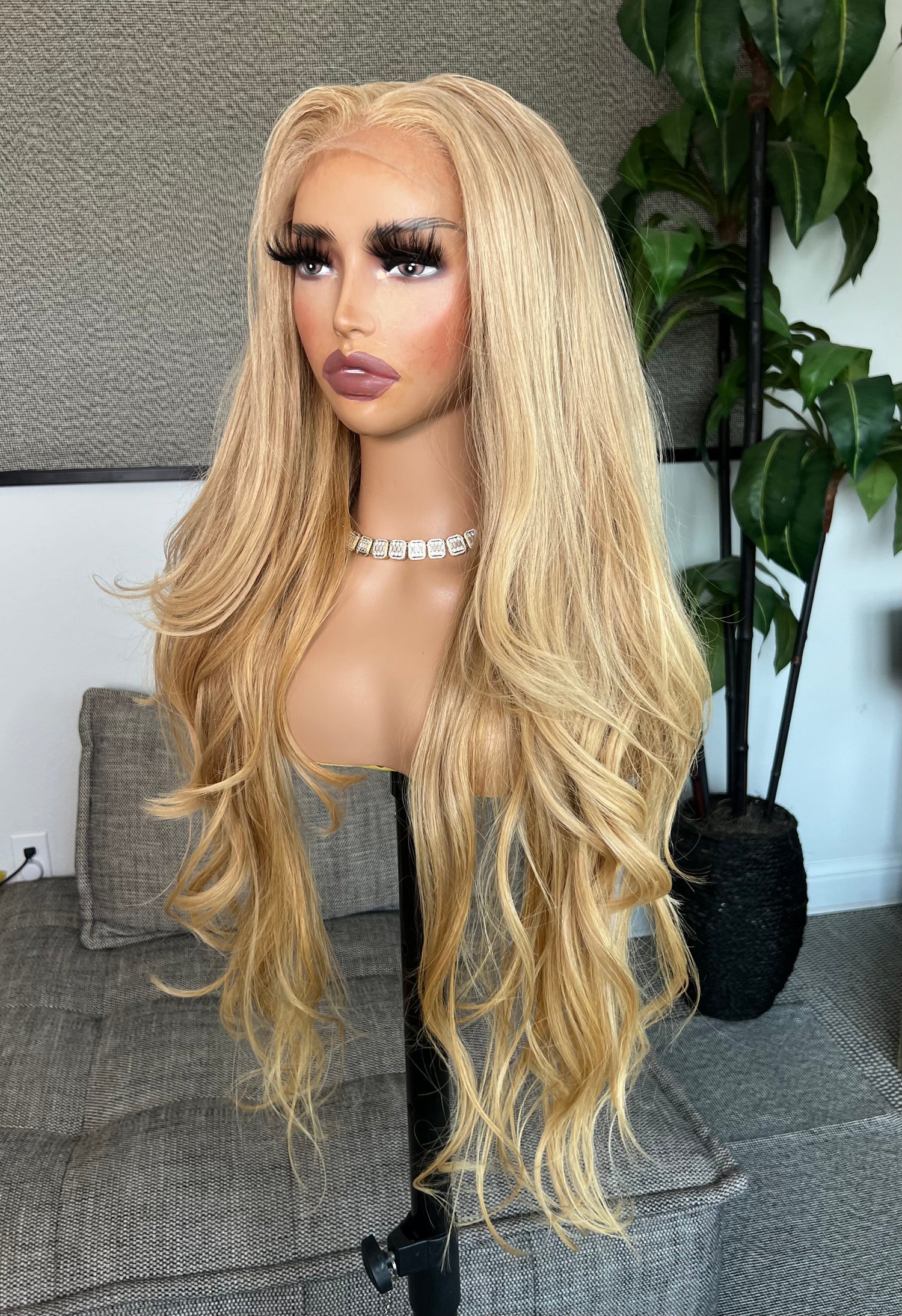 7X7 blonde 28 INCHES